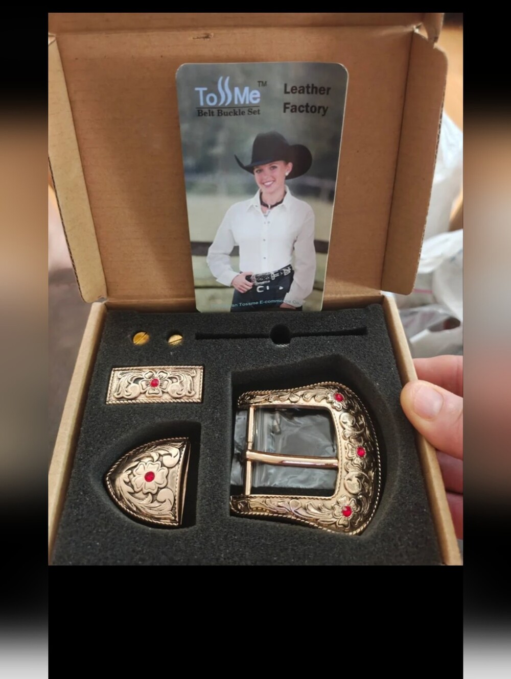 ToSSme Western 1.5" Pale Gold Inlaid Ruby Engraved Silver Tone Belt Buckle Set